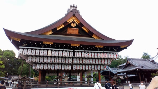 Structures found in Yasaka-Shrine