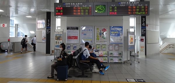 Two Paths going down to platforms.